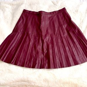Jcrew pleated faux leather skirt size 6 burgundy